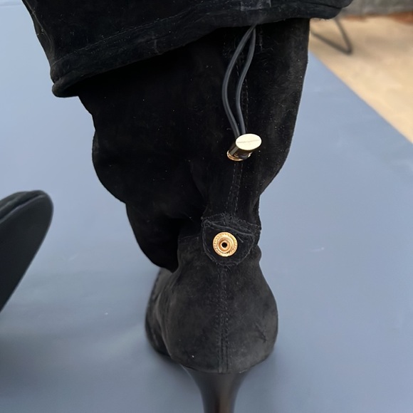 Hot Hollywood black suede boots in great condition can be one two ways - Picture 6 of 6